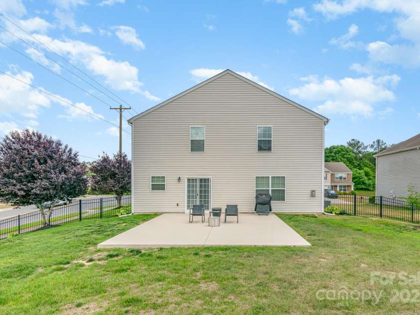 2739 Golden Rose Lane, Charlotte, NC 28216.  MLS# CAR4249585, YatesRealty ID 17480. 