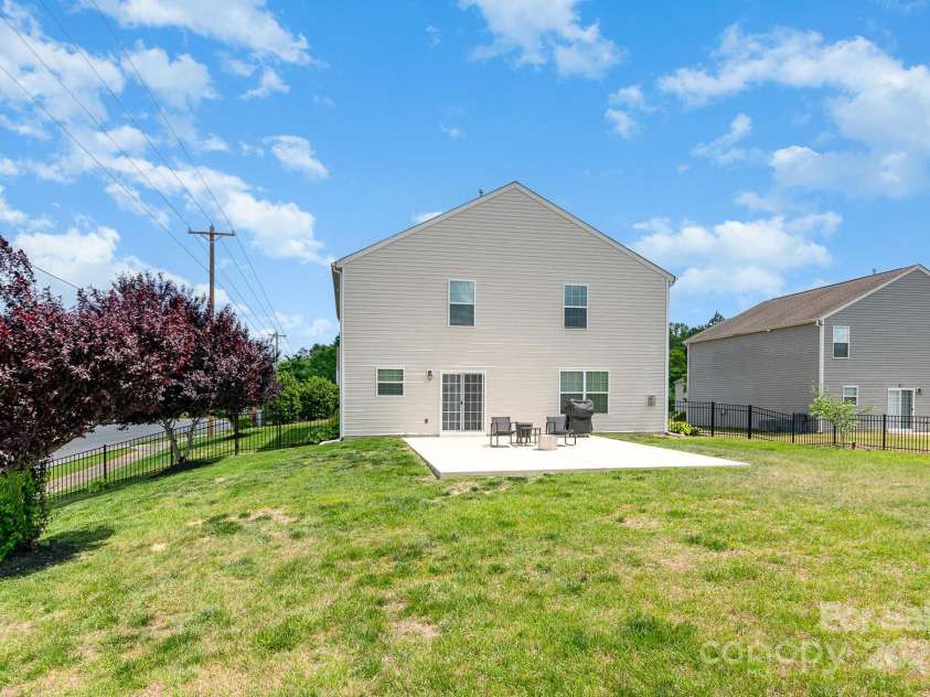2739 Golden Rose Lane, Charlotte, NC 28216.  MLS# CAR4249585, YatesRealty ID 17480. 