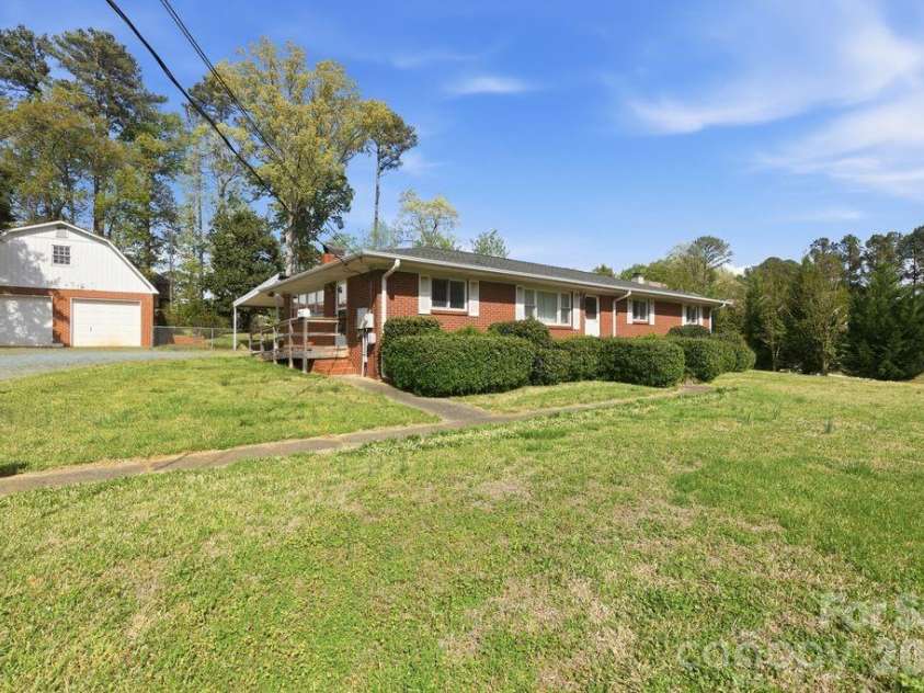 4108 Terry Terrace, Matthews, NC 28105.  MLS# CAR4363521, YatesRealty ID 17480. 