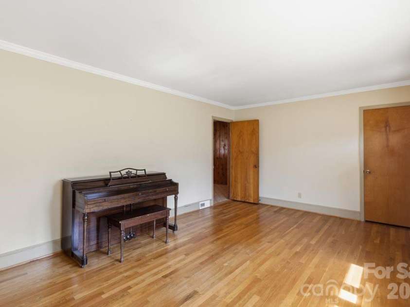 4108 Terry Terrace, Matthews, NC 28105.  MLS# CAR4363521, YatesRealty ID 17480. Living Room