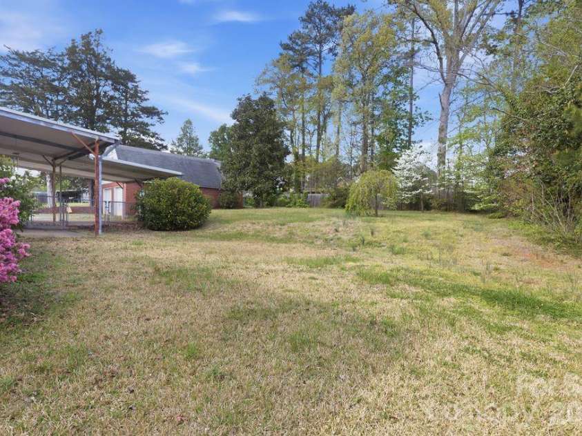 4108 Terry Terrace, Matthews, NC 28105.  MLS# CAR4363521, YatesRealty ID 17480. Side of House with large backyard