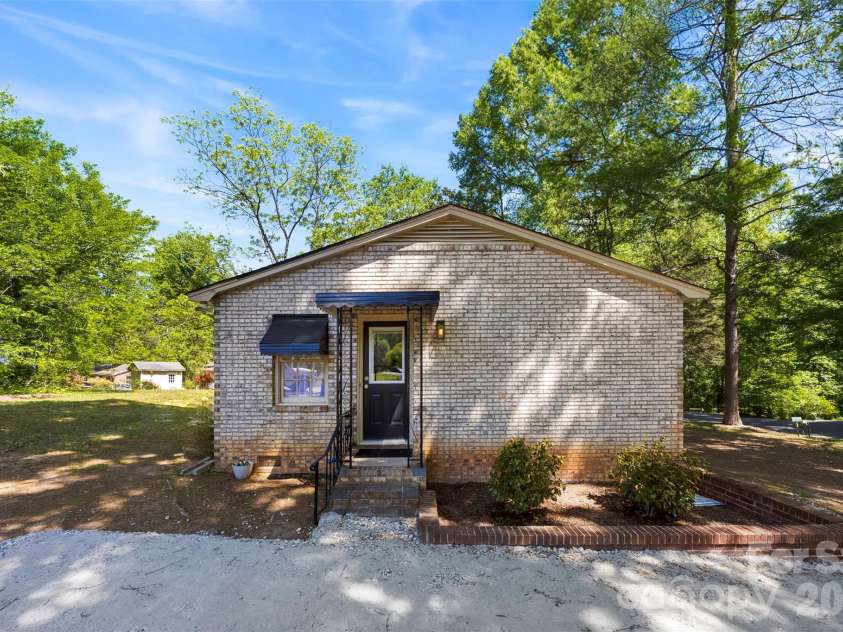 509 California Circle, York, SC 29745.  MLS# CAR4370760, YatesRealty ID 17481. 
