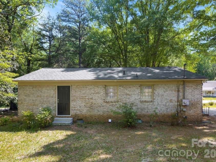 509 California Circle, York, SC 29745.  MLS# CAR4370760, YatesRealty ID 17481. 