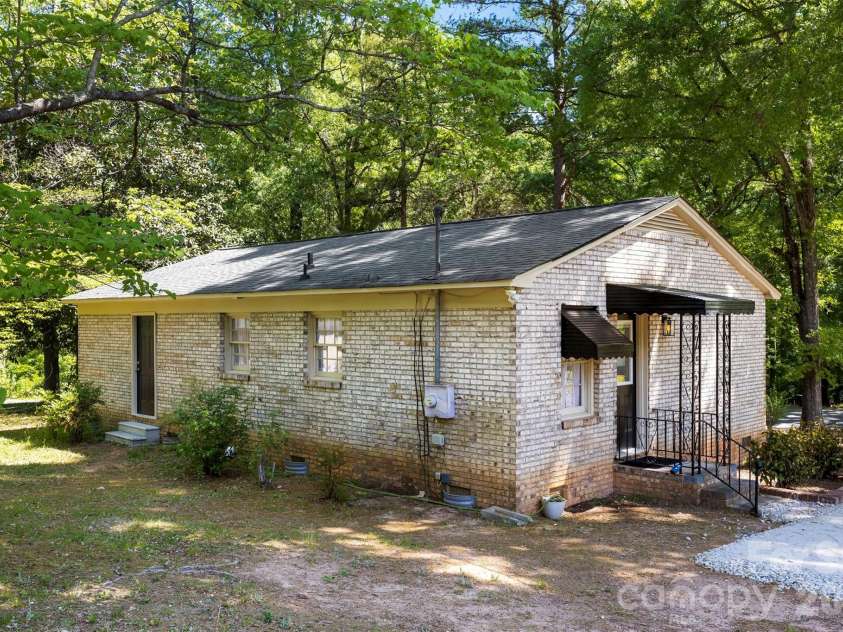 509 California Circle, York, SC 29745.  MLS# CAR4370760, YatesRealty ID 17481. 