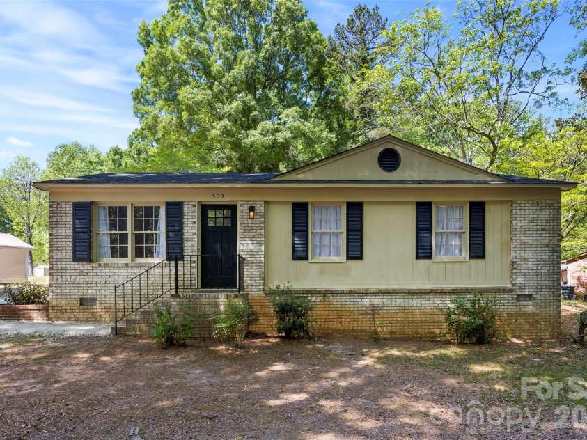 509 California Circle, York, SC 29745.  MLS# CAR4370760, YatesRealty ID 17481. 