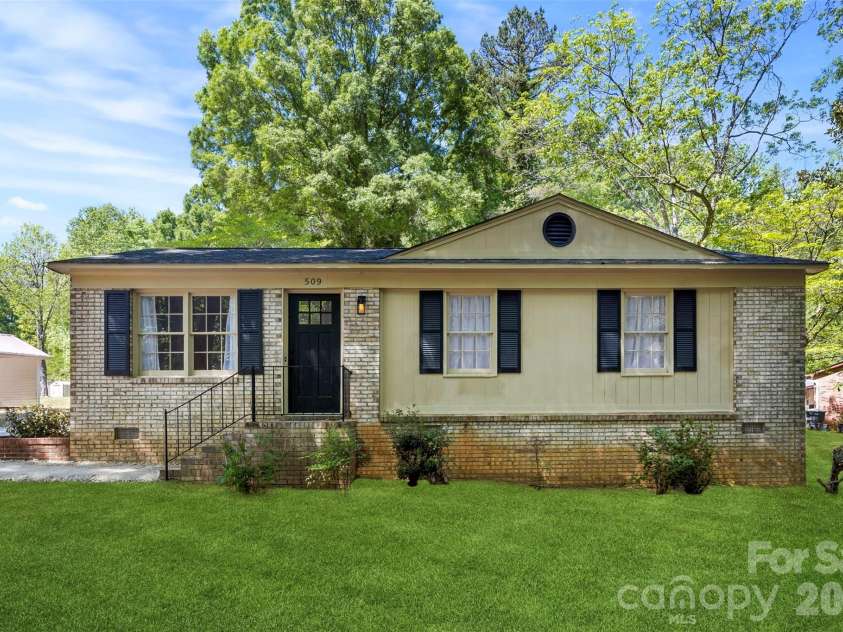 509 California Circle, York, SC 29745.  MLS# CAR4370760, YatesRealty ID 17481. *Grass staged
