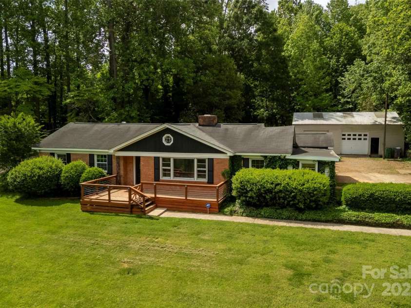 5100 Crestland Avenue, Charlotte, NC 28269.  MLS# CAR4256978, YatesRealty ID 17481. 