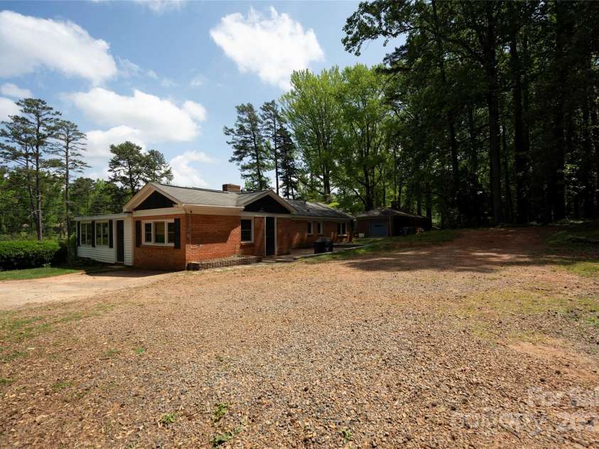 5100 Crestland Avenue, Charlotte, NC 28269.  MLS# CAR4256978, YatesRealty ID 17481. 