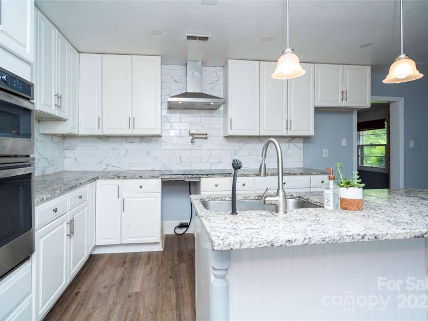 5100 Crestland Avenue, Charlotte, NC 28269.  MLS# CAR4256978, YatesRealty ID 17481. 