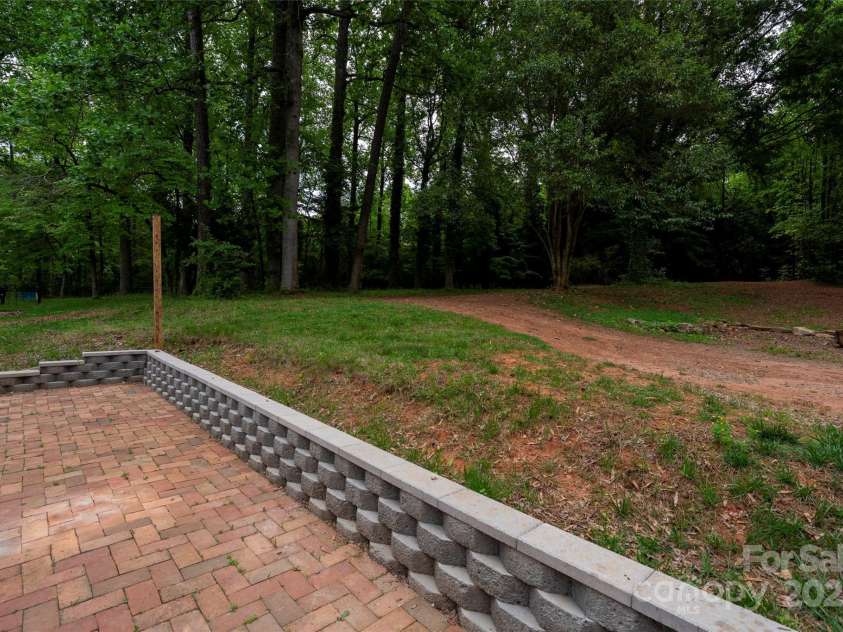 5100 Crestland Avenue, Charlotte, NC 28269.  MLS# CAR4256978, YatesRealty ID 17481. 