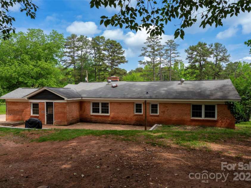 5100 Crestland Avenue, Charlotte, NC 28269.  MLS# CAR4256978, YatesRealty ID 17481. 