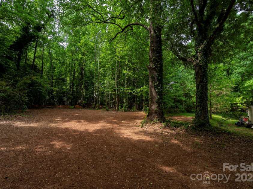 5100 Crestland Avenue, Charlotte, NC 28269.  MLS# CAR4256978, YatesRealty ID 17481. 