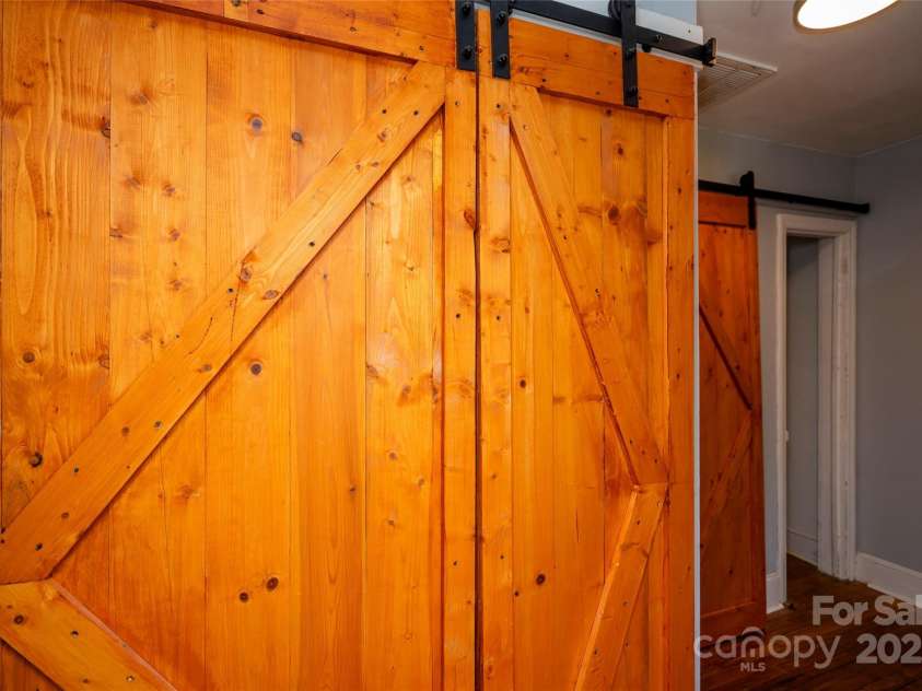 5100 Crestland Avenue, Charlotte, NC 28269.  MLS# CAR4256978, YatesRealty ID 17481. 