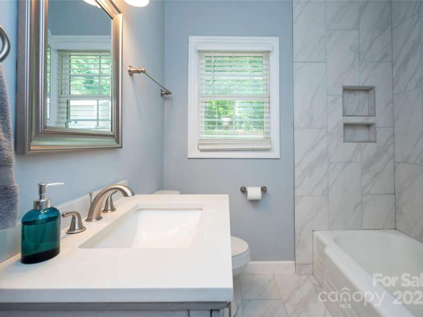 5100 Crestland Avenue, Charlotte, NC 28269.  MLS# CAR4256978, YatesRealty ID 17481. 