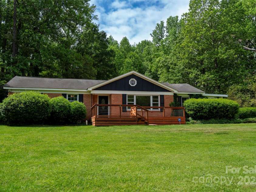 5100 Crestland Avenue, Charlotte, NC 28269.  MLS# CAR4256978, YatesRealty ID 17481. 