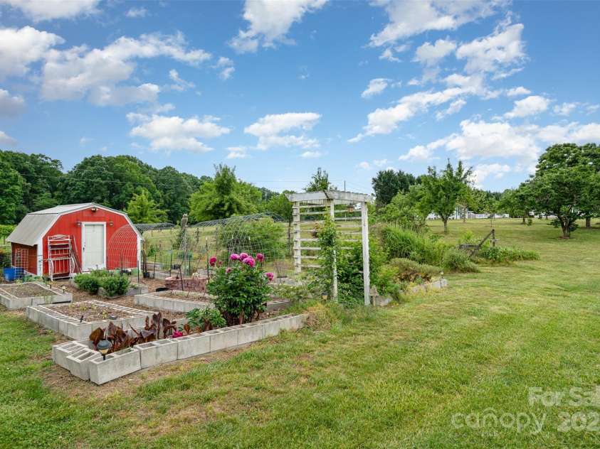 1720 Lowe Drive, Catawba, NC 28609.  MLS# CAR4266134, YatesRealty ID 17482. 