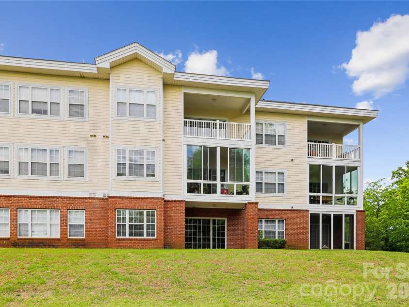 8923 Meadow Vista Road, Charlotte, NC 28213.  MLS# CAR4372895, YatesRealty ID 17482. 