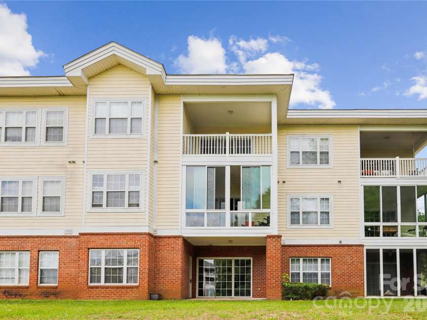 8923 Meadow Vista Road, Charlotte, NC 28213.  MLS# CAR4372895, YatesRealty ID 17482. 