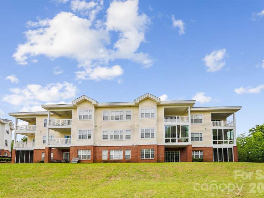 8923 Meadow Vista Road, Charlotte, NC 28213.  MLS# CAR4372895, YatesRealty ID 17482. 