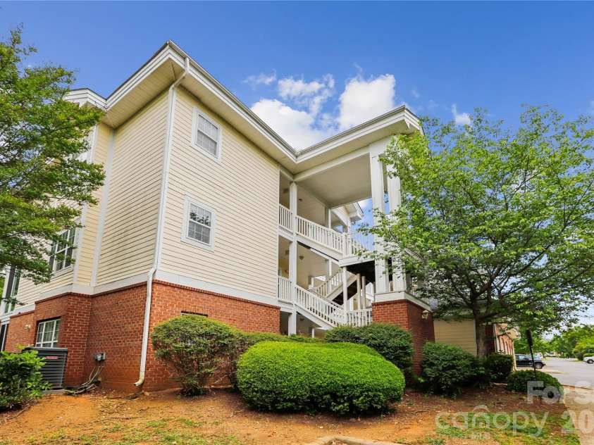 8923 Meadow Vista Road, Charlotte, NC 28213.  MLS# CAR4372895, YatesRealty ID 17482. 