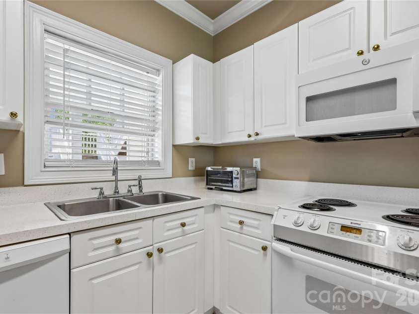 8923 Meadow Vista Road, Charlotte, NC 28213.  MLS# CAR4372895, YatesRealty ID 17482. 