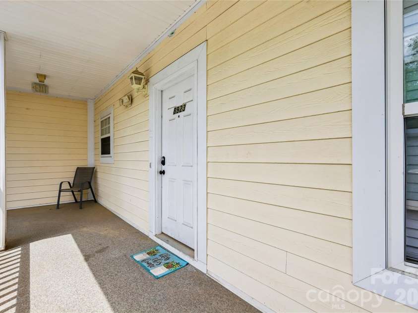 8923 Meadow Vista Road, Charlotte, NC 28213.  MLS# CAR4372895, YatesRealty ID 17482. 