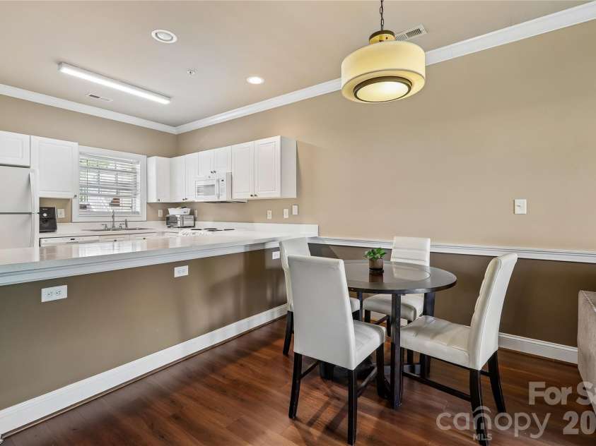 8923 Meadow Vista Road, Charlotte, NC 28213.  MLS# CAR4372895, YatesRealty ID 17482. Dining area
