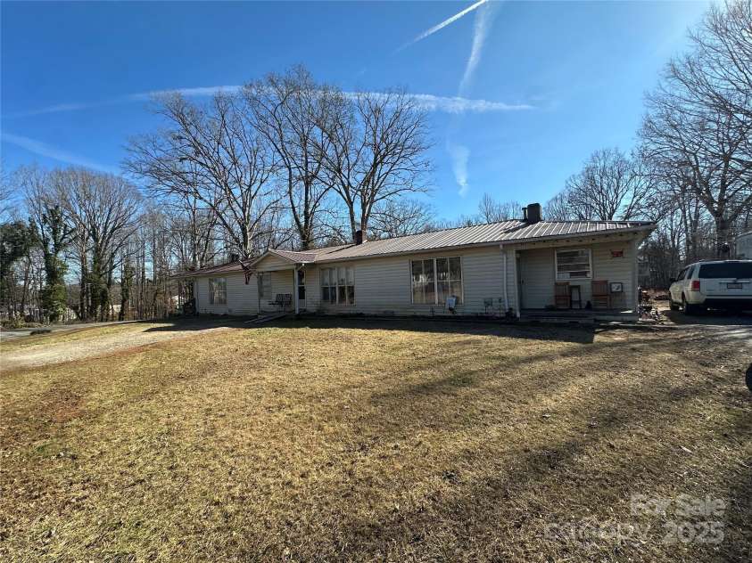 369 Shasta Lane, Lenoir, NC 28645.  MLS# CAR4220745, YatesRealty ID 17483. 