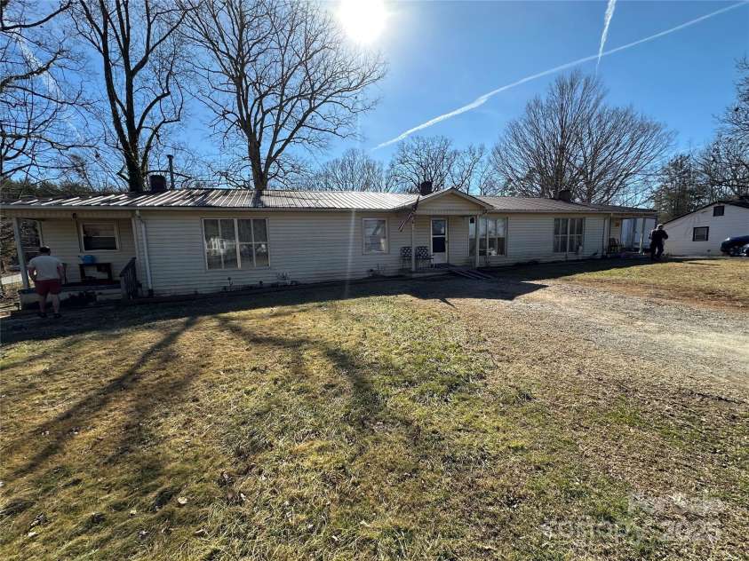 369 Shasta Lane, Lenoir, NC 28645.  MLS# CAR4220745, YatesRealty ID 17483. 