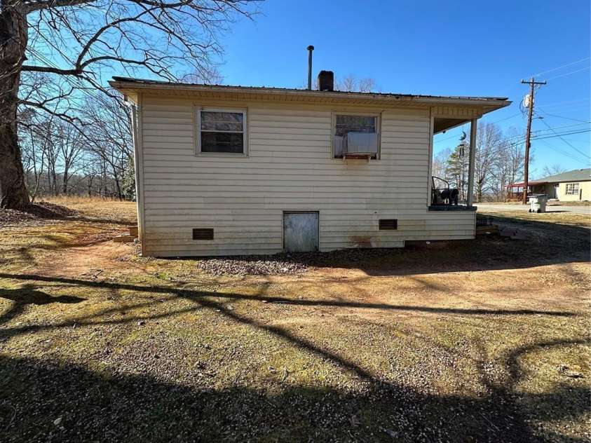 369 Shasta Lane, Lenoir, NC 28645.  MLS# CAR4220745, YatesRealty ID 17483. 