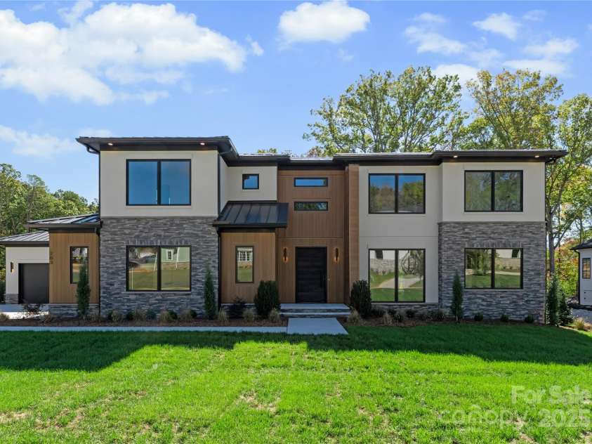 203 Sugar Maple Lane, Matthews, NC 28104.  MLS# CAR4315156, YatesRealty ID 17484. 