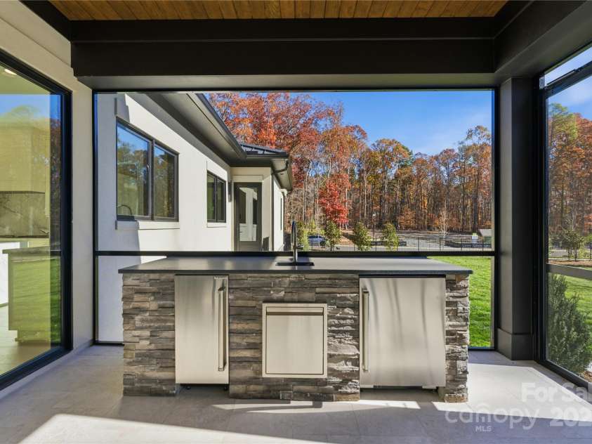 203 Sugar Maple Lane, Matthews, NC 28104.  MLS# CAR4315156, YatesRealty ID 17484. 