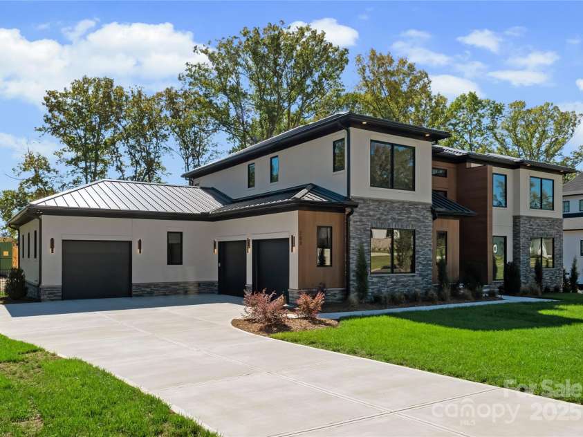 203 Sugar Maple Lane, Matthews, NC 28104.  MLS# CAR4315156, YatesRealty ID 17484. 