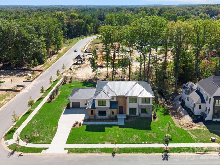 203 Sugar Maple Lane, Matthews, NC 28104.  MLS# CAR4315156, YatesRealty ID 17484. 
