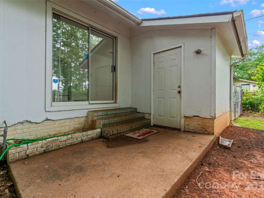 2328 Danforth Lane, Charlotte, NC 28208.  MLS# CAR4266152, YatesRealty ID 17484. 
