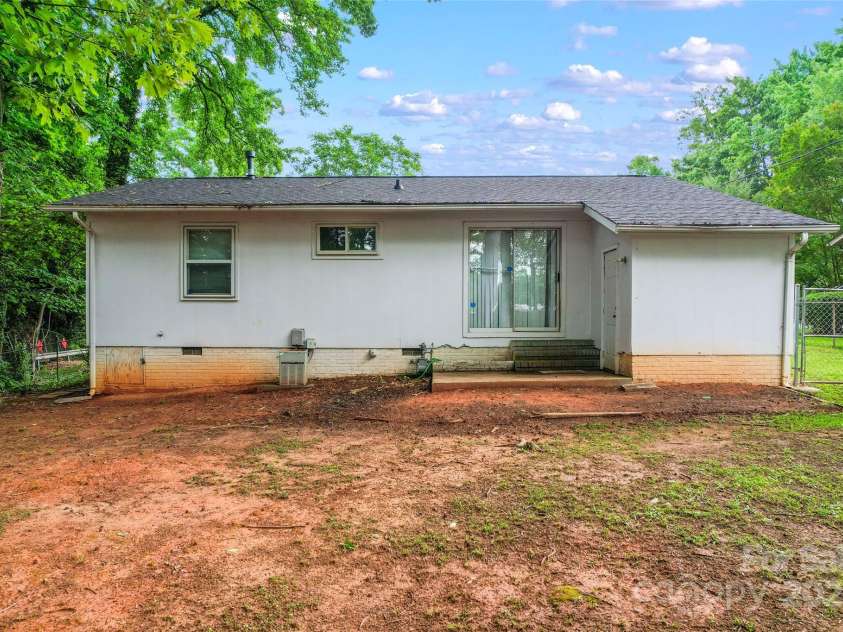 2328 Danforth Lane, Charlotte, NC 28208.  MLS# CAR4266152, YatesRealty ID 17484. 