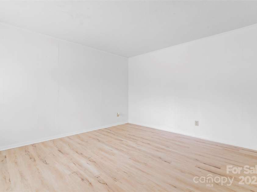 2328 Danforth Lane, Charlotte, NC 28208.  MLS# CAR4266152, YatesRealty ID 17484. 