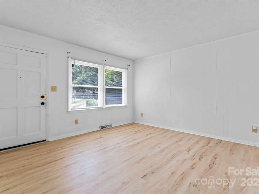 2328 Danforth Lane, Charlotte, NC 28208.  MLS# CAR4266152, YatesRealty ID 17484. 