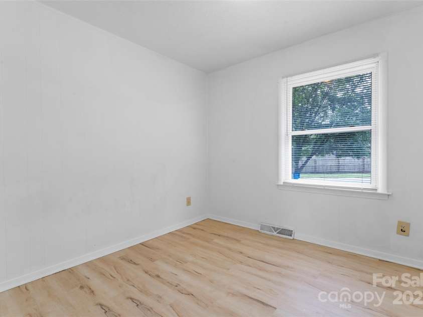 2328 Danforth Lane, Charlotte, NC 28208.  MLS# CAR4266152, YatesRealty ID 17484. 