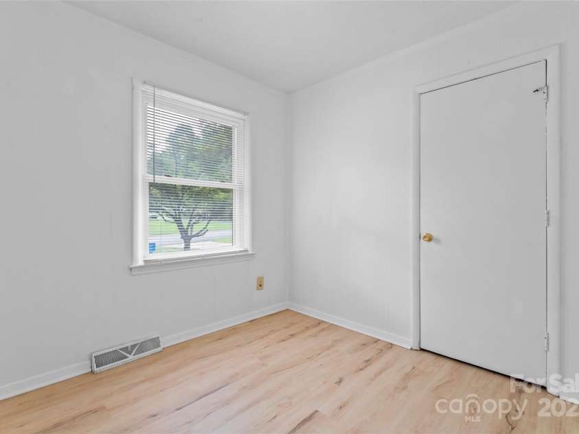 2328 Danforth Lane, Charlotte, NC 28208.  MLS# CAR4266152, YatesRealty ID 17484. 