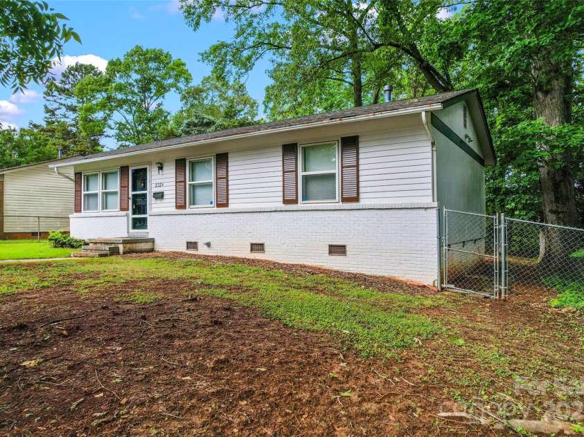 2328 Danforth Lane, Charlotte, NC 28208.  MLS# CAR4266152, YatesRealty ID 17484. 