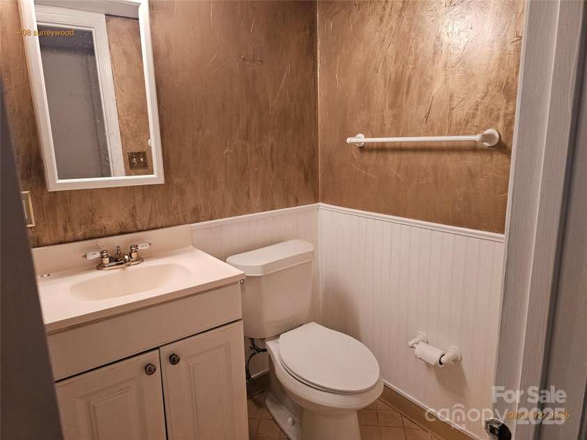 7608 Surreywood Place, Charlotte, NC 28270.  MLS# CAR4260586, YatesRealty ID 17485. 