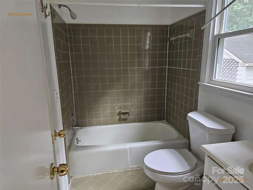 7608 Surreywood Place, Charlotte, NC 28270.  MLS# CAR4260586, YatesRealty ID 17485. 