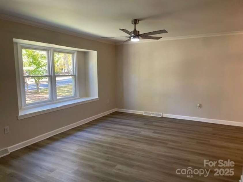 7608 Surreywood Place, Charlotte, NC 28270.  MLS# CAR4317171, YatesRealty ID 17485. Living Room with LVP, Crown Molding and Window Seat