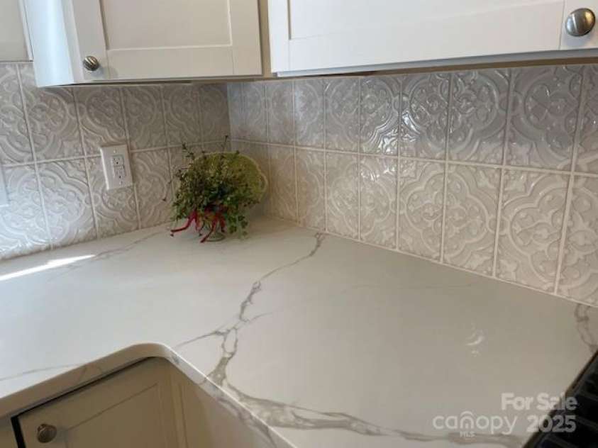 7608 Surreywood Place, Charlotte, NC 28270.  MLS# CAR4317171, YatesRealty ID 17485. Quartz Countertops and Gorgeous tile back splash