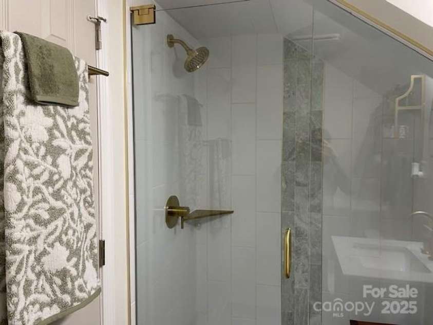 7608 Surreywood Place, Charlotte, NC 28270.  MLS# CAR4317171, YatesRealty ID 17485. Sage Bath 1 shower with designer tile