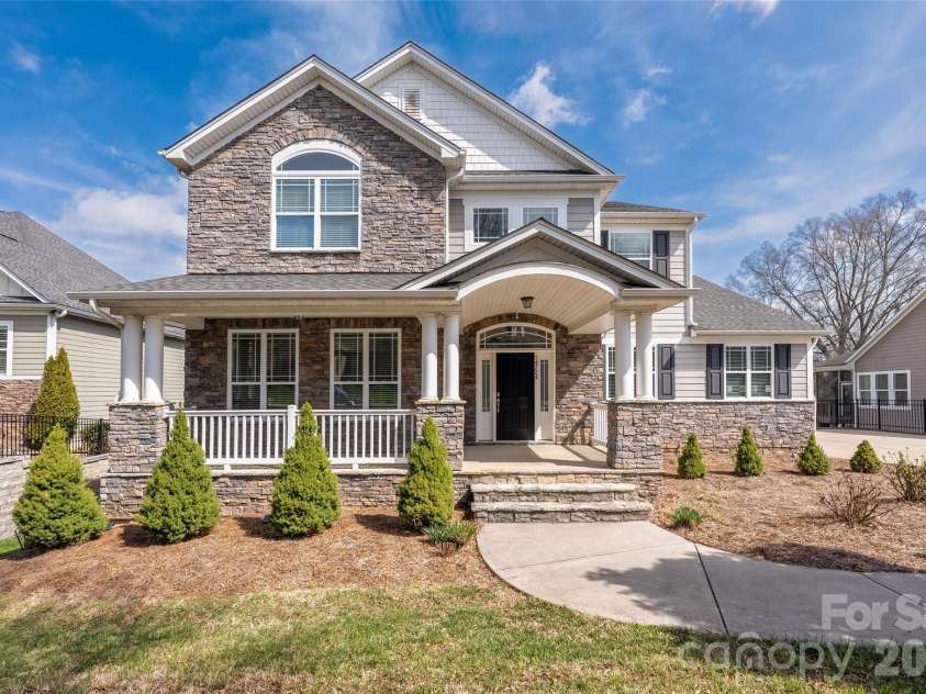 14724 Old Vermillion Drive, Huntersville, NC 28078.  MLS# CAR4358334, YatesRealty ID 17486. 