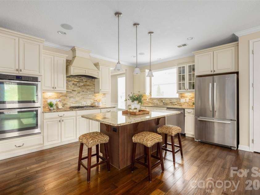 14724 Old Vermillion Drive, Huntersville, NC 28078.  MLS# CAR4358334, YatesRealty ID 17486. 