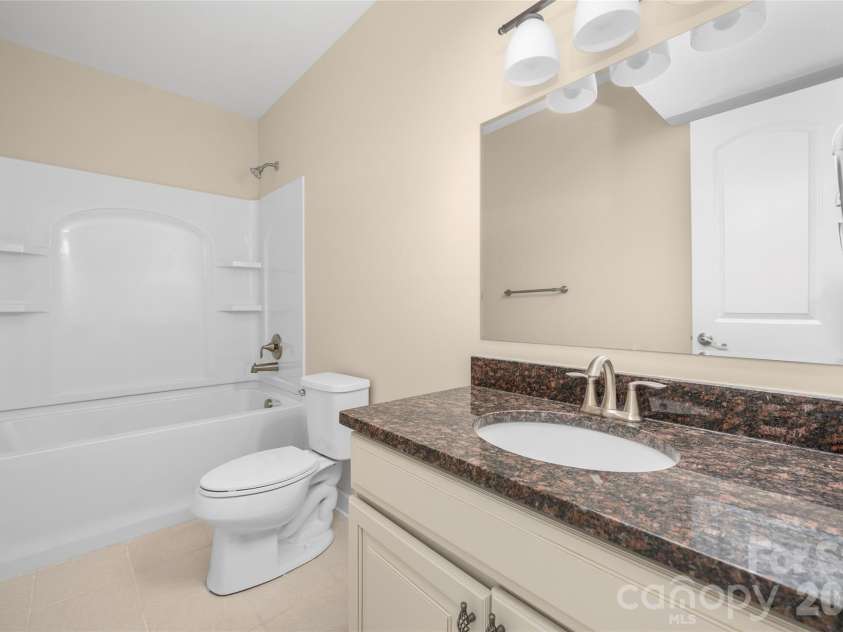 14724 Old Vermillion Drive, Huntersville, NC 28078.  MLS# CAR4358334, YatesRealty ID 17486. 