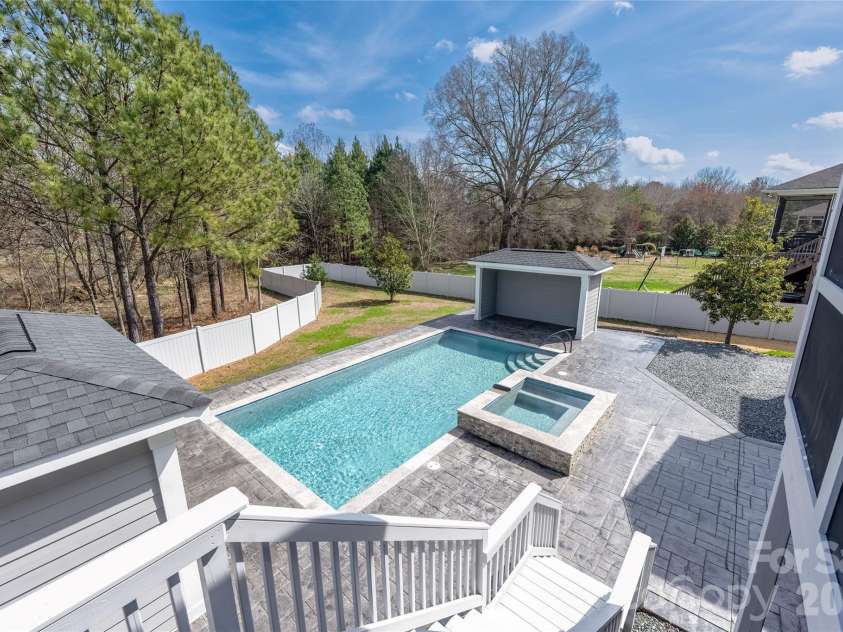 14724 Old Vermillion Drive, Huntersville, NC 28078.  MLS# CAR4358334, YatesRealty ID 17486. 